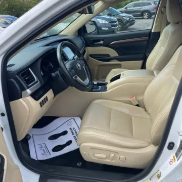 More photos of 2018 Toyota Highlander Limited Platinum at Indy Auto Man - Westfield, IN
