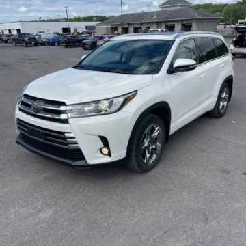 Photos of 2018 Toyota Highlander Limited Platinum for sale in Westfield, IN at Indy Auto Man - Westfield