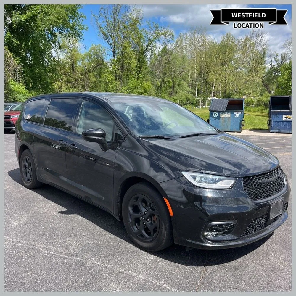 Black 2022 Chrysler Pacifica Hybrid Touring L for sale in Westfield, IN