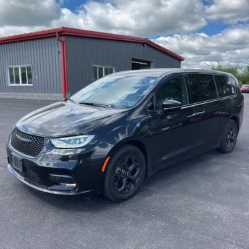 Photos of 2022 Chrysler Pacifica Hybrid Touring L for sale in Westfield, IN at Indy Auto Man - Westfield