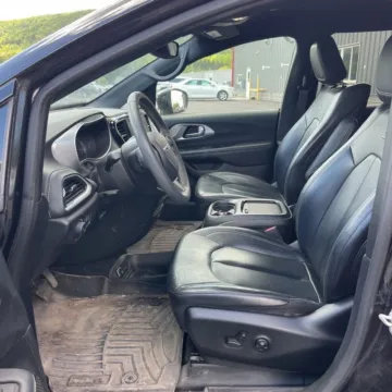 More photos of 2022 Chrysler Pacifica Hybrid Touring L at Indy Auto Man - Westfield, IN