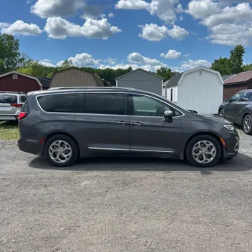 More photos of 2021 Chrysler Pacifica Hybrid Limited at Indy Auto Man - Westfield, IN