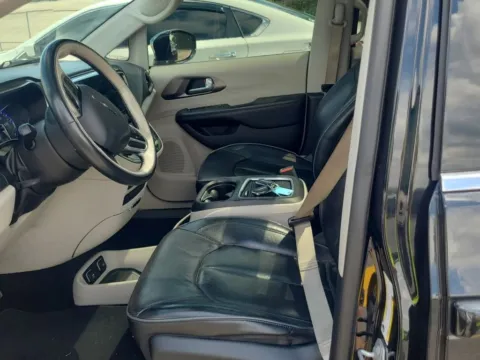 More photos of 2018 Chrysler Pacifica Limited at Indy Auto Man - Westfield, IN