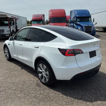 More photos of 2021 Tesla Model Y Long Range at Indy Auto Man - Westfield, IN