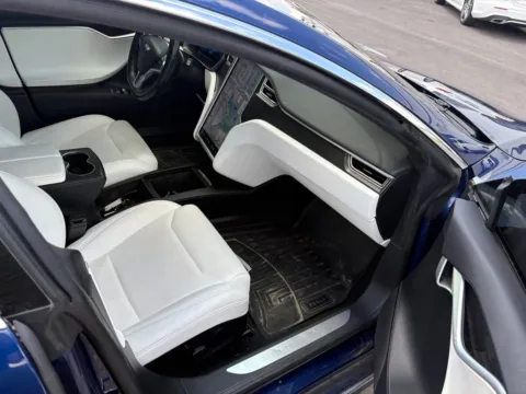 More photos of 2017 Tesla Model S 100D at Indy Auto Man - Westfield, IN