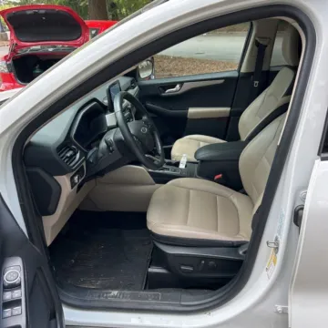 More photos of 2020 Ford Escape Hybrid SE Sport at Indy Auto Man - Westfield, IN