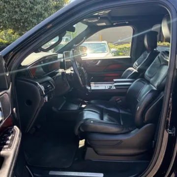 More photos of 2018 Lincoln Navigator L Select at Indy Auto Man - Westfield, IN
