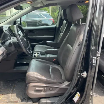 More photos of 2018 Honda Odyssey Touring at Indy Auto Man - Westfield, IN