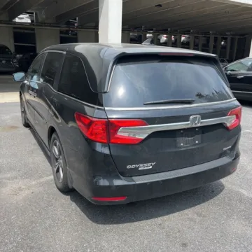 More photos of 2018 Honda Odyssey Touring at Indy Auto Man - Westfield, IN