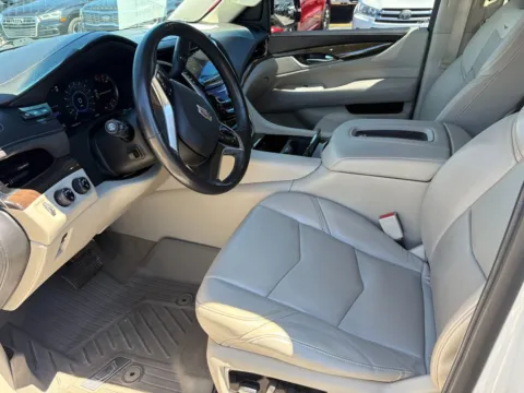 More photos of 2018 Cadillac Escalade Premium Luxury at Indy Auto Man - Westfield, IN