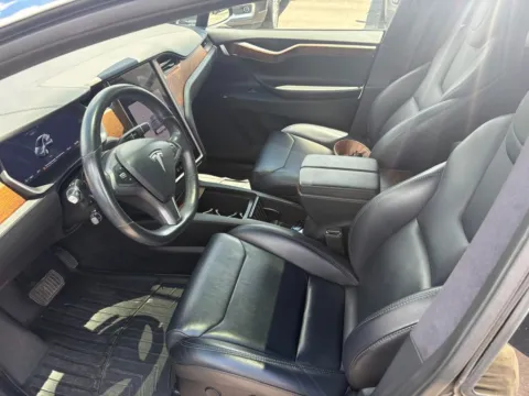More photos of 2018 Tesla Model X 100D at Indy Auto Man - Westfield, IN