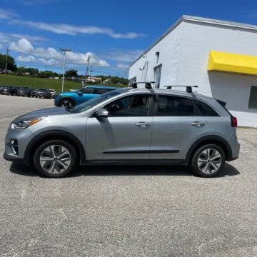 More photos of 2019 Kia Niro EV EX Premium at Indy Auto Man - Westfield, IN