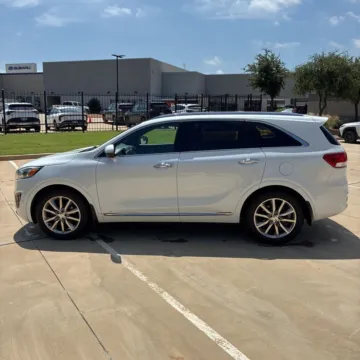 More photos of 2018 Kia Sorento SX Limited at Indy Auto Man - Westfield, IN
