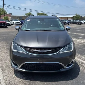 Photos of 2019 Chrysler Pacifica Limited for sale in Westfield, IN at Indy Auto Man - Westfield