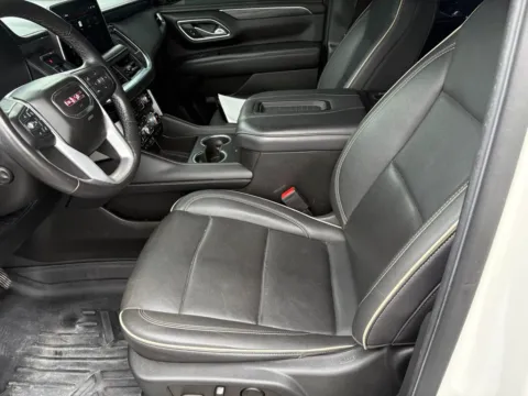 More photos of 2022 GMC Yukon SLT at Indy Auto Man - Westfield, IN