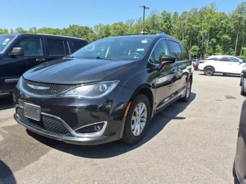 Another view of 2019 Chrysler Pacifica Touring L for sale in Westfield, IN at Indy Auto Man - Westfield