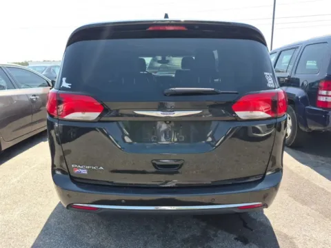 More photos of 2019 Chrysler Pacifica Touring L at Indy Auto Man - Westfield, IN