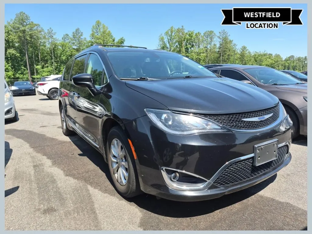 Black 2019 Chrysler Pacifica Touring L for sale in Westfield, IN