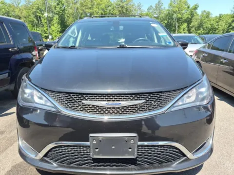 Photos of 2019 Chrysler Pacifica Touring L for sale in Westfield, IN at Indy Auto Man - Westfield
