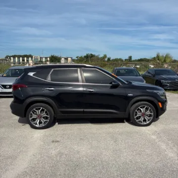 More photos of 2021 Kia Seltos SX at Indy Auto Man - Westfield, IN