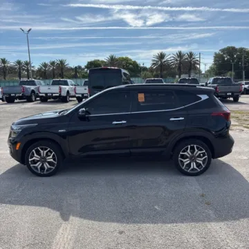 More photos of 2021 Kia Seltos SX at Indy Auto Man - Westfield, IN