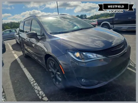 Unknown 2019 Chrysler Pacifica Touring L Plus for sale in Westfield, IN