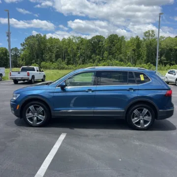 More photos of 2020 Volkswagen Tiguan 2.0T SEL at Indy Auto Man - Westfield, IN
