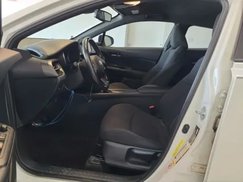 More photos of 2018 Toyota C-HR XLE at Indy Auto Man - Westfield, IN