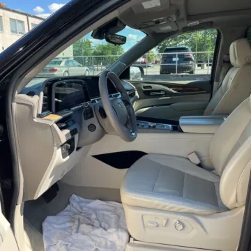 More photos of 2021 Cadillac Escalade ESV Sport Platinum at Indy Auto Man - Westfield, IN