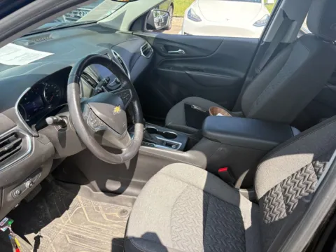 More photos of 2022 Chevrolet Equinox LT at Indy Auto Man - Westfield, IN