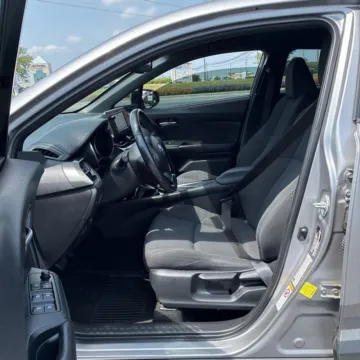 More photos of 2018 Toyota C-HR XLE at Indy Auto Man - Westfield, IN