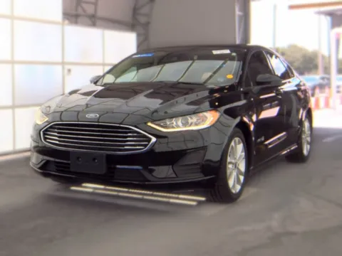 Photos of 2019 Ford Fusion Hybrid SE for sale in Westfield, IN at Indy Auto Man - Westfield