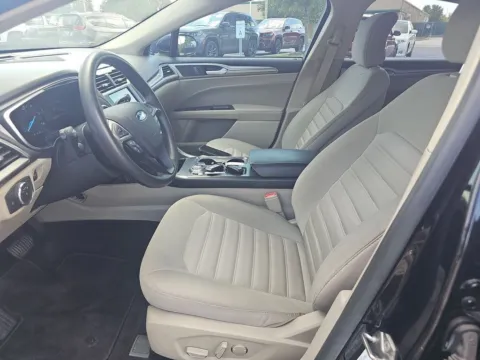More photos of 2019 Ford Fusion Hybrid SE at Indy Auto Man - Westfield, IN