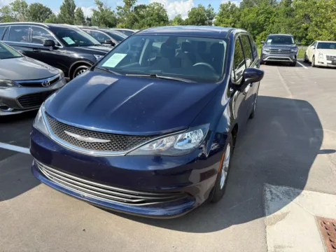 Photos of 2017 Chrysler Pacifica Touring for sale in Westfield, IN at Indy Auto Man - Westfield