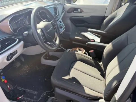 More photos of 2017 Chrysler Pacifica Touring at Indy Auto Man - Westfield, IN
