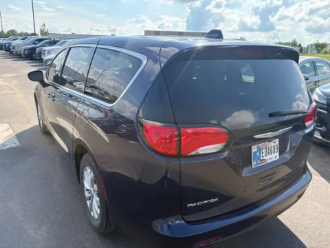 More photos of 2017 Chrysler Pacifica Touring at Indy Auto Man - Westfield, IN