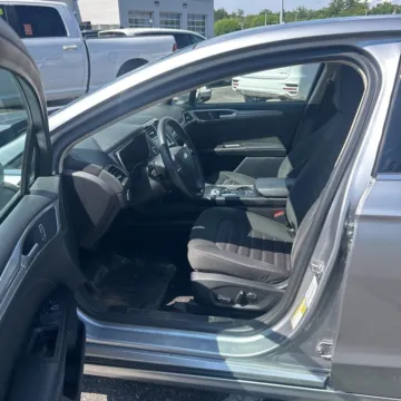 More photos of 2020 Ford Fusion Hybrid SE at Indy Auto Man - Westfield, IN