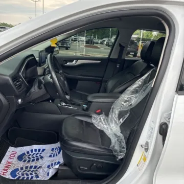 More photos of 2021 Ford Escape Hybrid SEL at Indy Auto Man - Westfield, IN