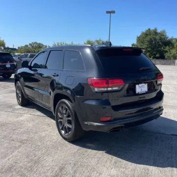 More photos of 2020 Jeep Grand Cherokee Overland at Indy Auto Man - Westfield, IN