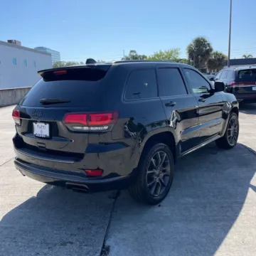 Another view of 2020 Jeep Grand Cherokee Overland for sale in Westfield, IN at Indy Auto Man - Westfield