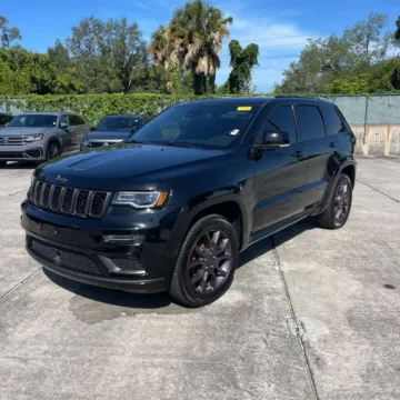 Photos of 2020 Jeep Grand Cherokee Overland for sale in Westfield, IN at Indy Auto Man - Westfield