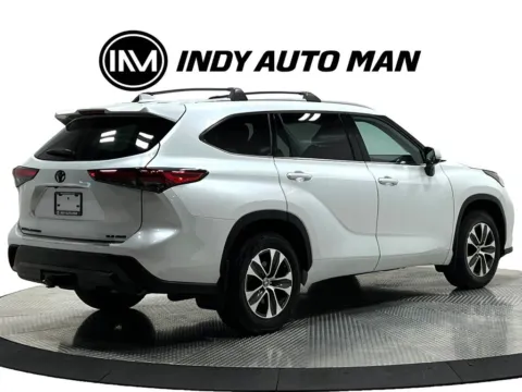 More photos of 2022 Toyota Highlander XLE at Indy Auto Man - Westfield, IN