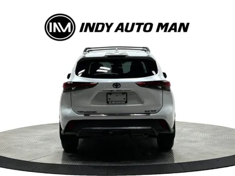 More photos of 2022 Toyota Highlander XLE at Indy Auto Man - Westfield, IN