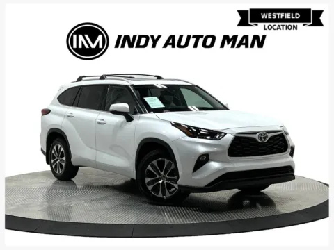 White 2022 Toyota Highlander XLE for sale in Westfield, IN