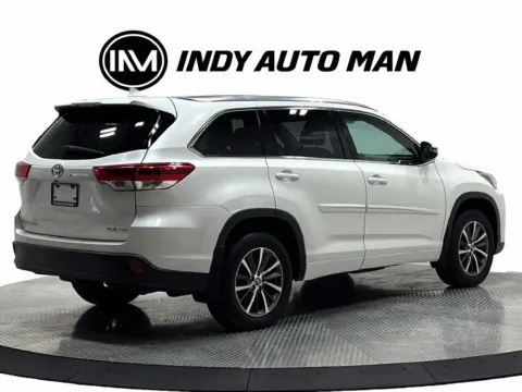 More photos of 2018 Toyota Highlander XLE at Indy Auto Man - Westfield, IN