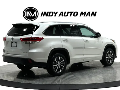 More photos of 2018 Toyota Highlander XLE at Indy Auto Man - Westfield, IN
