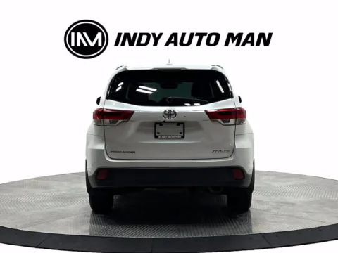 More photos of 2018 Toyota Highlander XLE at Indy Auto Man - Westfield, IN
