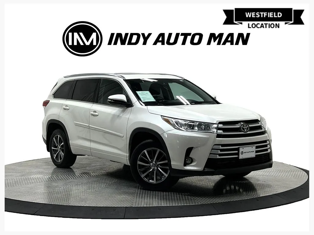 White 2018 Toyota Highlander XLE for sale in Westfield, IN