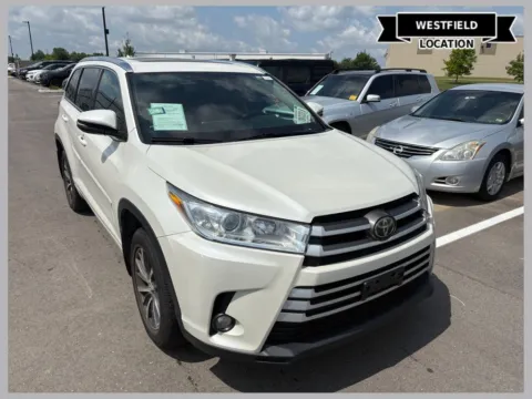 White 2018 Toyota Highlander XLE for sale in Westfield, IN
