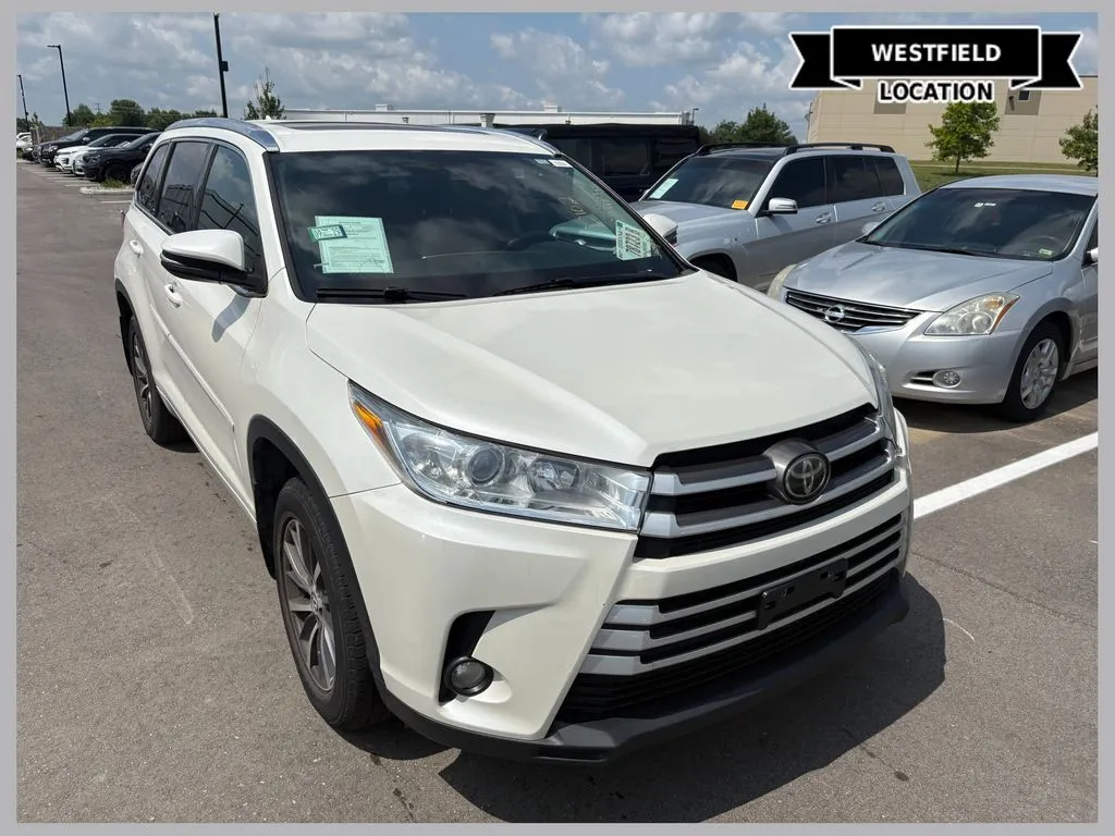 White 2018 Toyota Highlander XLE for sale in Westfield, IN